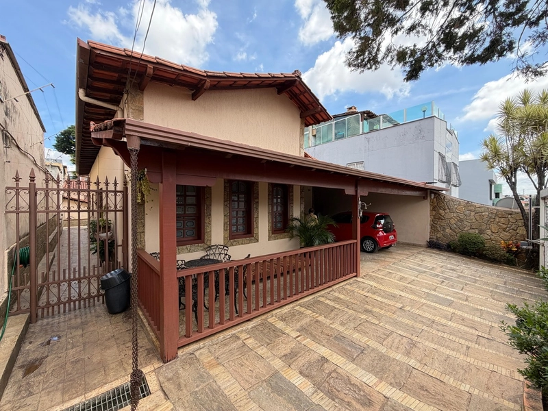 CASA LINEAR ESTILO COLONIAL À VENDA NO  BAIRRO SANTA AMÉLIA: 2ª foto da galeria de imagens do imóvel