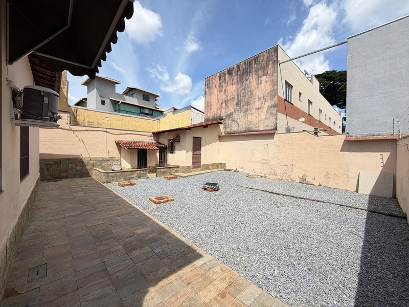 CASA LINEAR ESTILO COLONIAL À VENDA NO  BAIRRO SANTA AMÉLIA: 7ª foto da galeria de imagens do imóvel