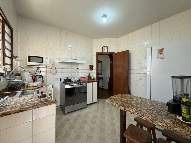 CASA LINEAR ESTILO COLONIAL À VENDA NO  BAIRRO SANTA AMÉLIA: 15ª foto da galeria de imagens do imóvel