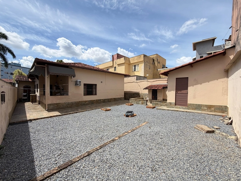 CASA LINEAR ESTILO COLONIAL À VENDA NO  BAIRRO SANTA AMÉLIA: 5ª foto da galeria de imagens do imóvel