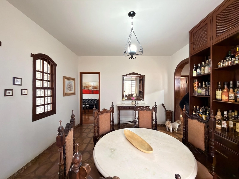 CASA LINEAR ESTILO COLONIAL À VENDA NO  BAIRRO SANTA AMÉLIA: 10ª foto da galeria de imagens do imóvel