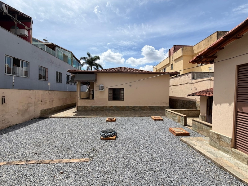 CASA LINEAR ESTILO COLONIAL À VENDA NO  BAIRRO SANTA AMÉLIA: 8ª foto da galeria de imagens do imóvel
