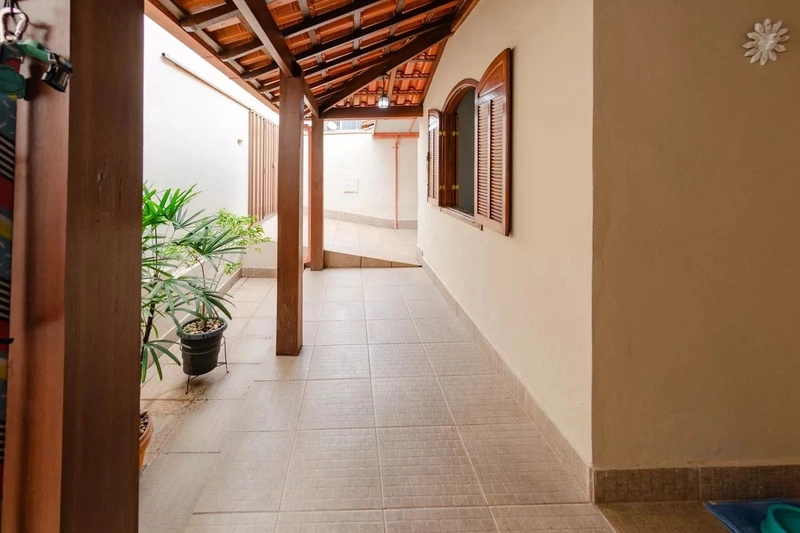 CASA A VENDA 4 QUARTOS| 2 BANHEIROS | 2 VAGAS: 1ª foto da galeria de imagens do imóvel