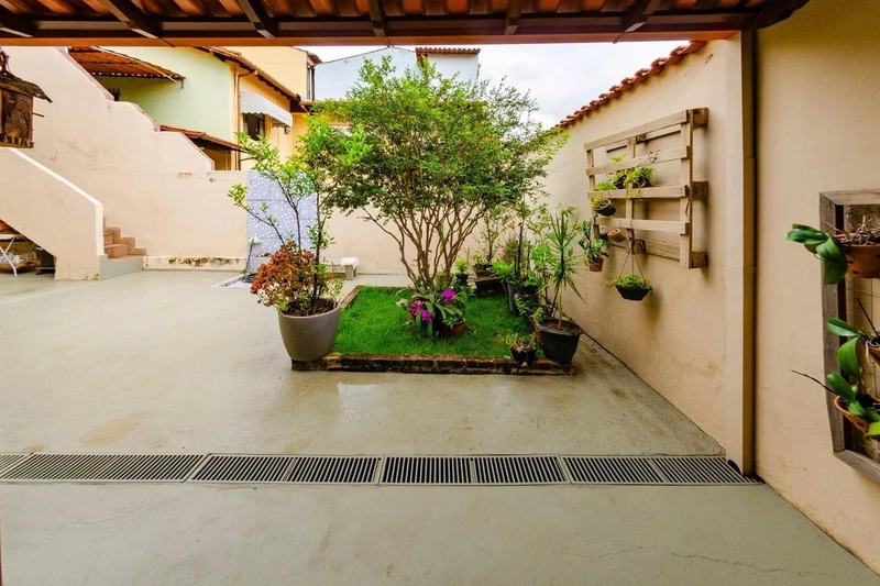 CASA A VENDA 4 QUARTOS| 2 BANHEIROS | 2 VAGAS: 3ª foto da galeria de imagens do imóvel