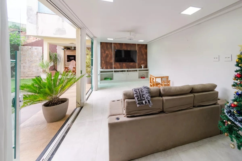 CASA A VENDA NO PADRE EUSTÁQUIO: 4ª foto da galeria de imagens do imóvel