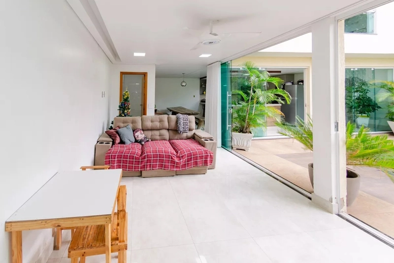 CASA A VENDA NO PADRE EUSTÁQUIO: 6ª foto da galeria de imagens do imóvel