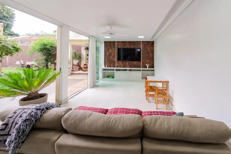 CASA A VENDA NO PADRE EUSTÁQUIO: 3ª foto da galeria de imagens do imóvel