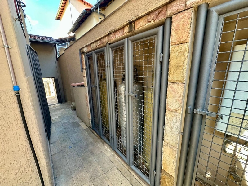 CASA DUPLEX À VENDA NO ÁLVARO CAMARGOS|6 QUARTOS SENDO 1 SUÍTE MASTER: 57ª foto da galeria de imagens do imóvel