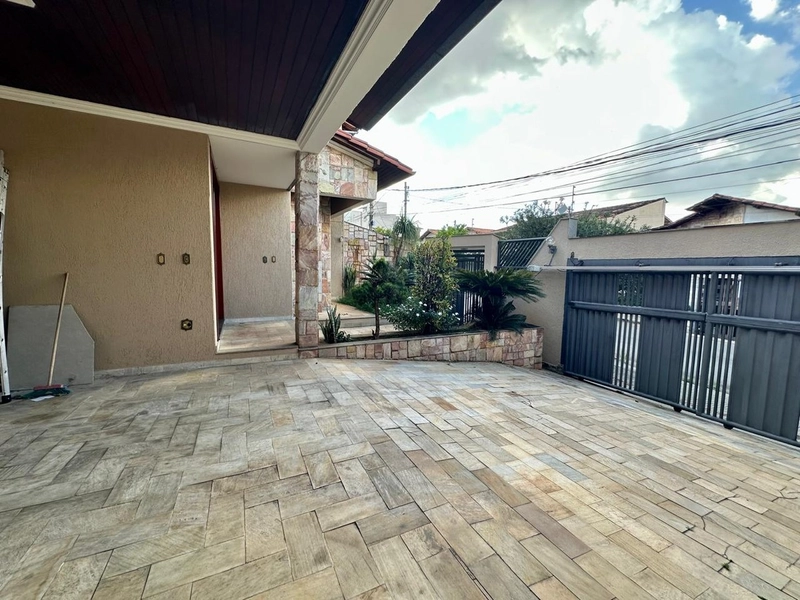 CASA DUPLEX NO ÁLVARO CAMARGOS| 6 QUARTOS SENDO 1 SUÍTE MASTER: 4ª foto da galeria de imagens do imóvel