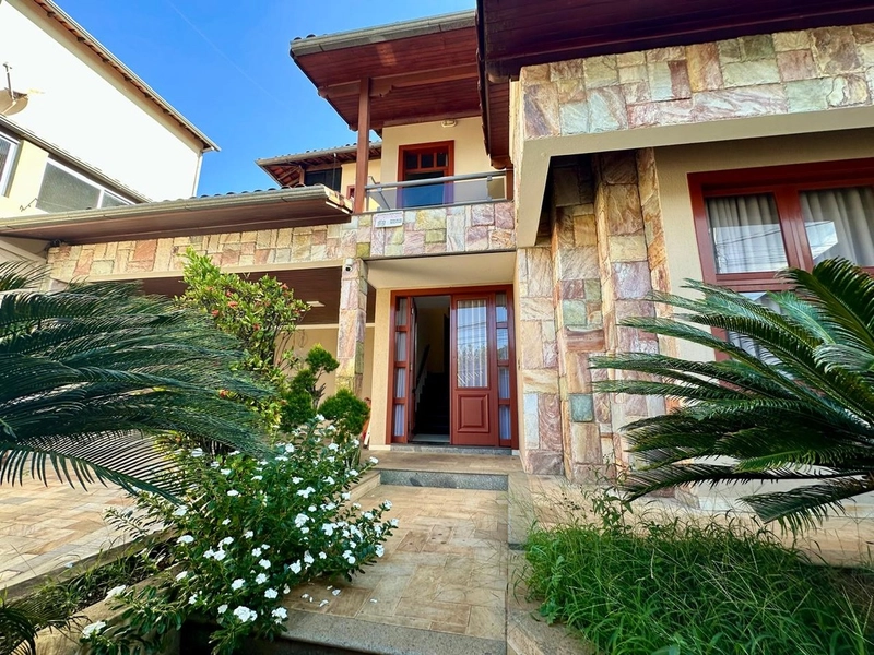 CASA DUPLEX NO ÁLVARO CAMARGOS| 6 QUARTOS SENDO 1 SUÍTE MASTER: 1ª foto da galeria de imagens do imóvel