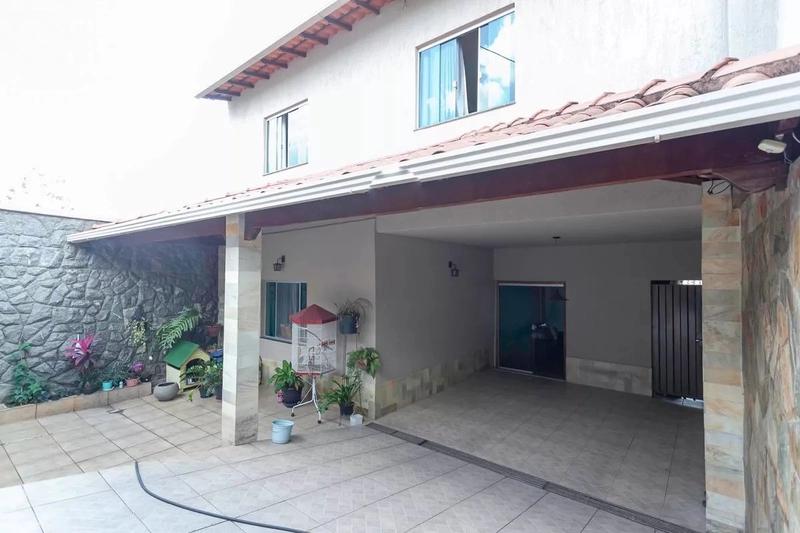 CASA A VENDA 4 QUARTOS| 5 BANHEIROS | 3 SUÍTES| 4 VAGAS: 1ª foto da galeria de imagens do imóvel