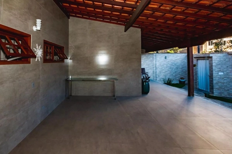 BELÍSSIMA CASA LINEAR A VENDA | 4 QUARTOS | 2 SUÍTES | 4 VAGAS: 7ª foto da galeria de imagens do imóvel