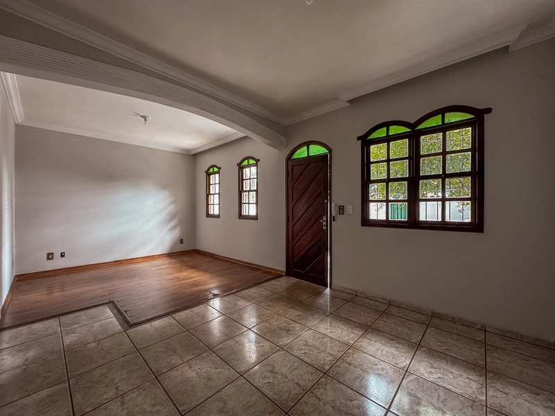 CASA GEMINADA INDIVIDUAL Á VENDA NO SERRANO | 03 QUARTOS |  01 SUITE |: 6ª foto da galeria de imagens do imóvel
