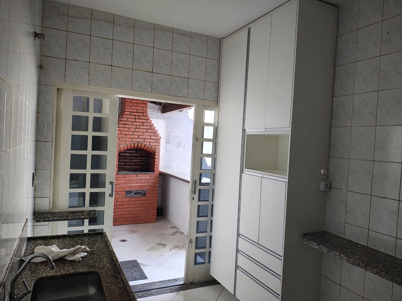 CASA 03 QUARTOS 01 SUITE 04 VAGAS NO BAIRRO SERRANO: 8ª foto da galeria de imagens do imóvel