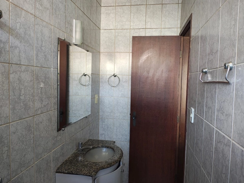 CASA 03 QUARTOS 01 SUITE 04 VAGAS NO BAIRRO SERRANO: 28ª foto da galeria de imagens do imóvel