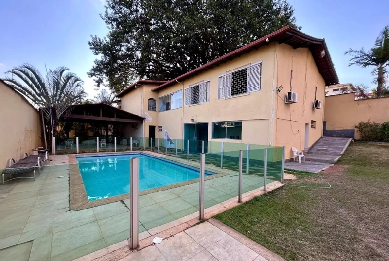 CASA LINEAR À VENDA NO BAIRRO SÃO LUIZ: 2ª foto da galeria de imagens do imóvel