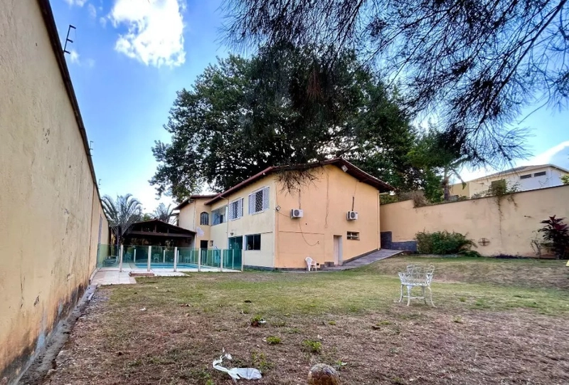 CASA LINEAR À VENDA NO BAIRRO SÃO LUIZ: 3ª foto da galeria de imagens do imóvel