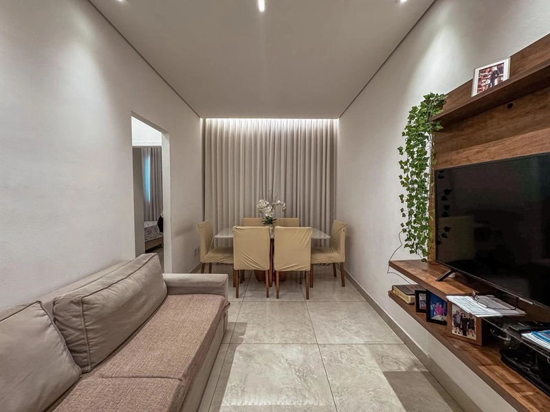BELÍSSIMO APARTAMENTO Á VENDA NO GLÓRIA | 2 QUARTOS | REFORMADO: 2ª foto da galeria de imagens do imóvel
