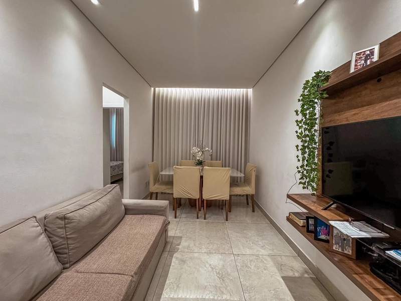BELÍSSIMO APARTAMENTO Á VENDA NO GLÓRIA | 2 QUARTOS | REFORMADO: 3ª foto da galeria de imagens do imóvel