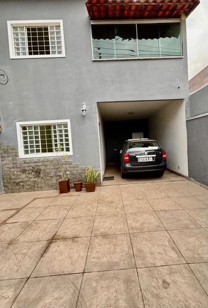 CASA GEMINADA INDIVIDUAL Á VENDA: 2ª foto da galeria de imagens do imóvel