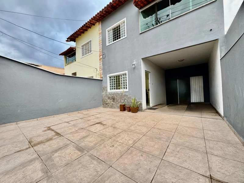 CASA GEMINADA INDIVIDUAL Á VENDA: 3ª foto da galeria de imagens do imóvel