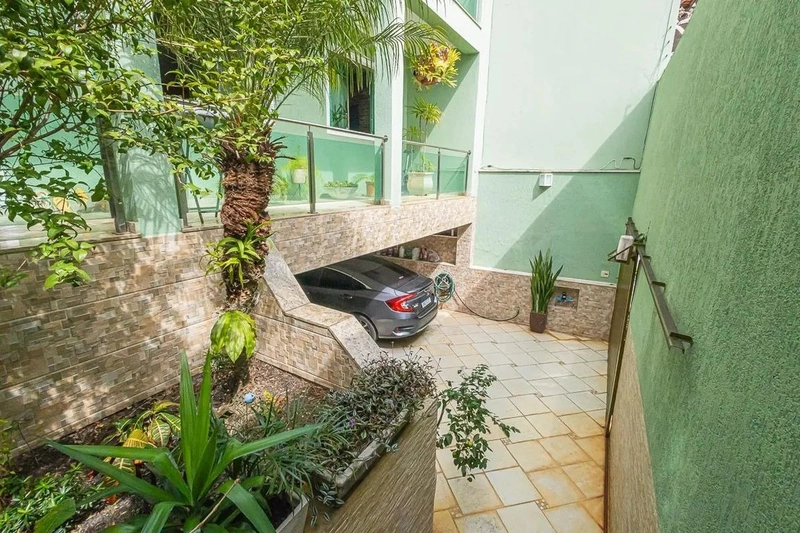 CASA A VENDA BAIRRO ALIPIO DE MELO | 03 QUARTOS | 05 BANHEIROS: 2ª foto da galeria de imagens do imóvel