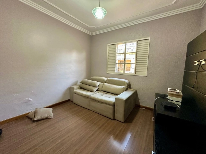 CASA À VENDA NO PLANALTO | 3 QUARTOS| 2 BANHEIROS| 1 SUITE| 8 VAGAS: 5ª foto da galeria de imagens do imóvel