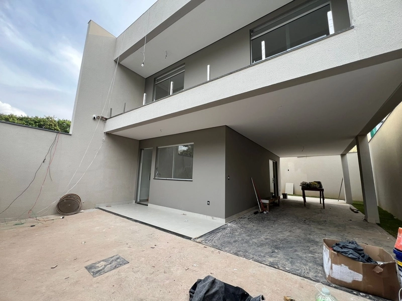 CASA GEMINADA INDIVIDUAL NO BAIRRO XANGRILA COM 03 DORMITÓRIO: 4ª foto da galeria de imagens do imóvel
