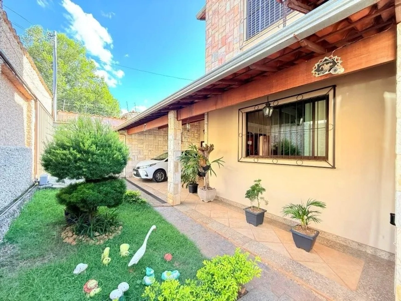 CASA INDIVIDUAL À VENDA NO BAIRRO SERRANO | 03 QUARTOS|  03 BANHEIROS|: 3ª foto da galeria de imagens do imóvel