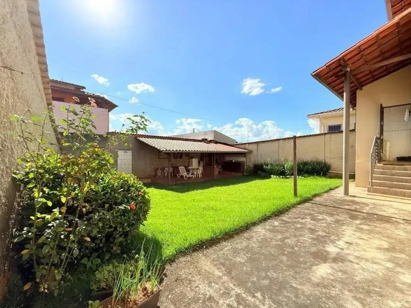 CASA INDIVIDUAL À VENDA NO BAIRRO SERRANO | 03 QUARTOS|  03 BANHEIROS|: 4ª foto da galeria de imagens do imóvel
