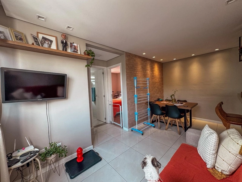 LINDO APARTAMENTO Á VENDA | BAIRRO CABRAL | 02 QUARTOS | 01 BANHO: 2ª foto da galeria de imagens do imóvel