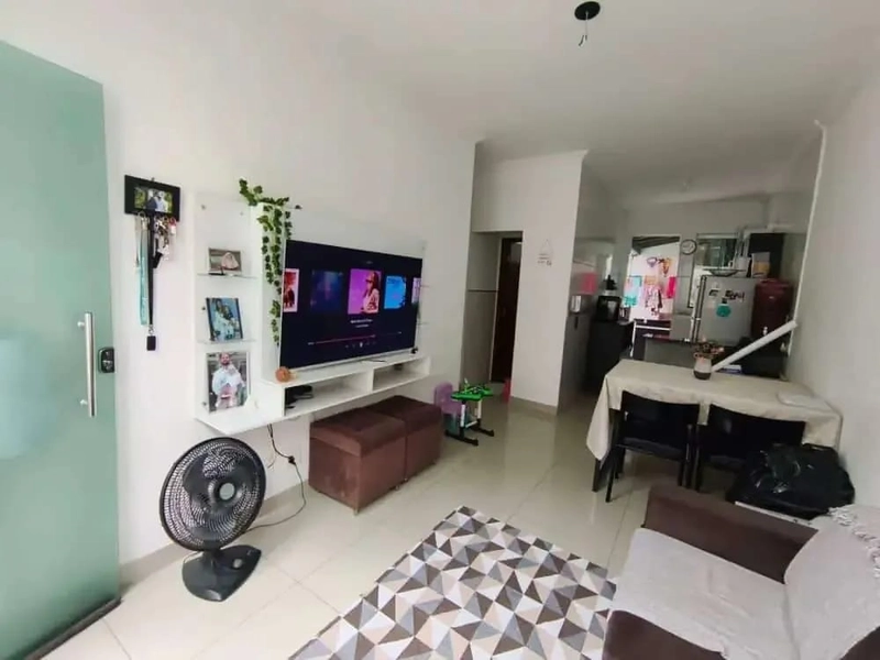 Casa Geminada Com Entrada Coletiva à Venda: 2ª foto da galeria de imagens do imóvel