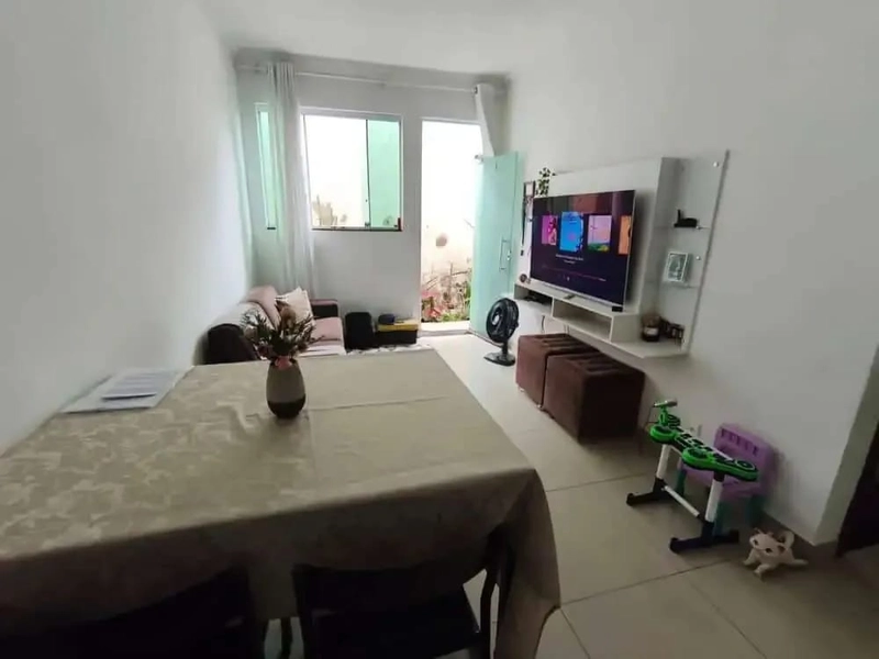 Casa Geminada Com Entrada Coletiva à Venda: 1ª foto da galeria de imagens do imóvel