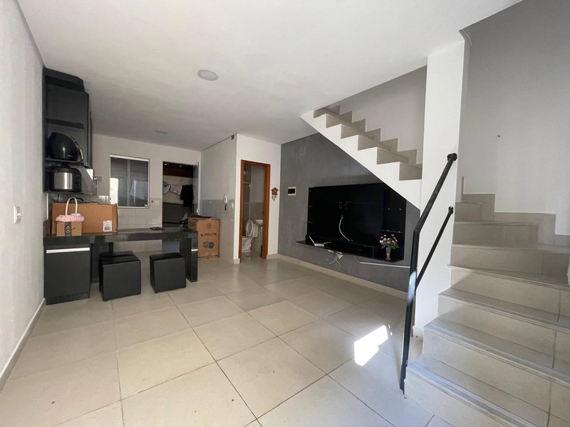 Casa Geminada à Venda no Parque Xangri-lá | Contagem: 3ª foto da galeria de imagens do imóvel