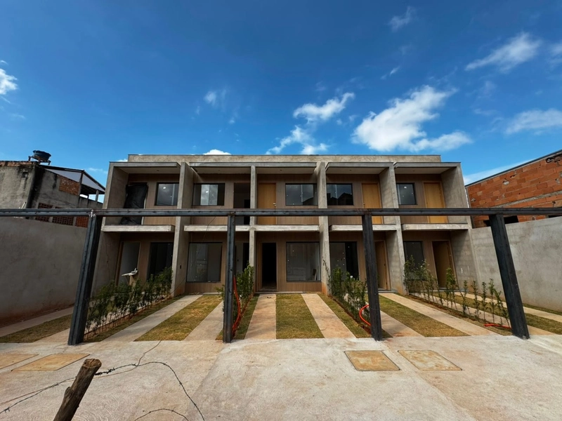 CASA GEMINADA INDIVIDUAL Á VENDA NO BAIRRO XANGRILÁ | 02 QUARTOS: 1ª foto da galeria de imagens do imóvel