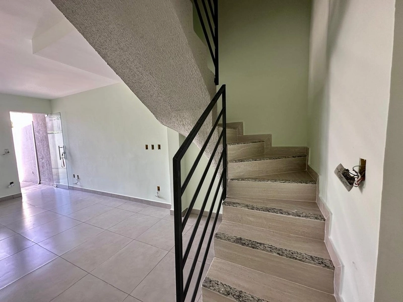 CASA GEMINADA INDIVIDUAL À VENDA NO JARDIM LEBLON: 11ª foto da galeria de imagens do imóvel