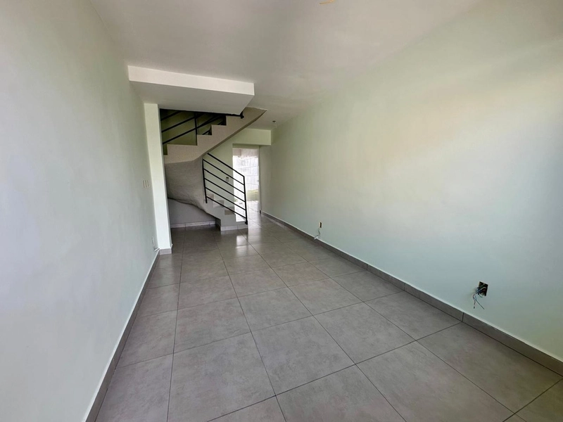 CASA GEMINADA INDIVIDUAL À VENDA NO JARDIM LEBLON: 4ª foto da galeria de imagens do imóvel