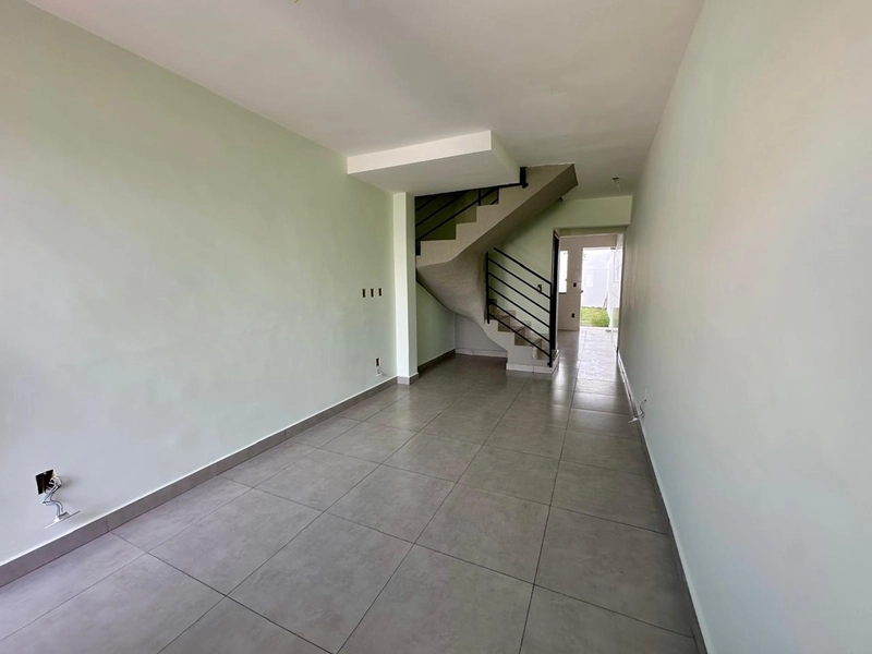 CASA GEMINADA INDIVIDUAL À VENDA NO JARDIM LEBLON: 3ª foto da galeria de imagens do imóvel
