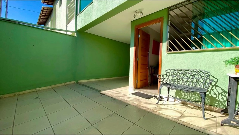 Casa Duplex à Venda no Bairro Serrano – 3 Quartos, Suíte e 2 Vagas: 1ª foto da galeria de imagens do imóvel