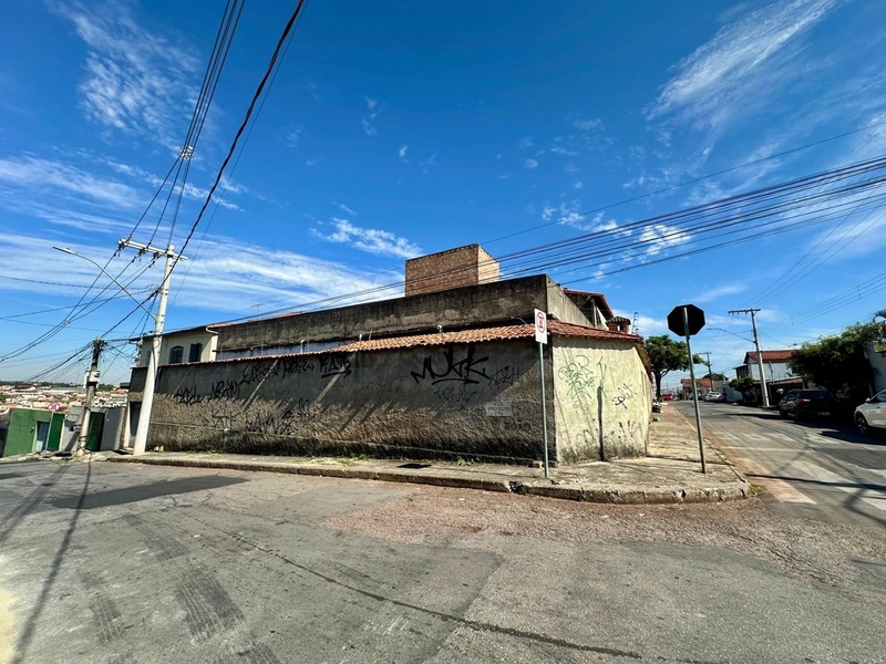 CASA À VENDA PARA REFORMA NO PARQUE RECREIO: 1ª foto da galeria de imagens do imóvel