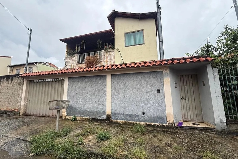 CASA À VENDA NO JARDIM LAGUNA: 1ª foto da galeria de imagens do imóvel