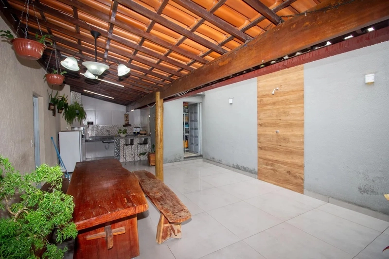 CASA À VENDA NO JARDIM LAGUNA: 2ª foto da galeria de imagens do imóvel