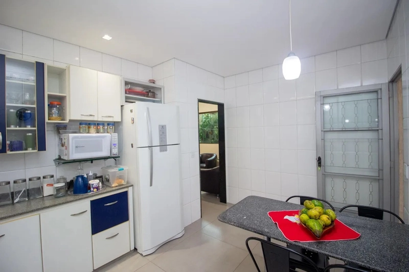 CASA À VENDA NO JARDIM LAGUNA: 8ª foto da galeria de imagens do imóvel
