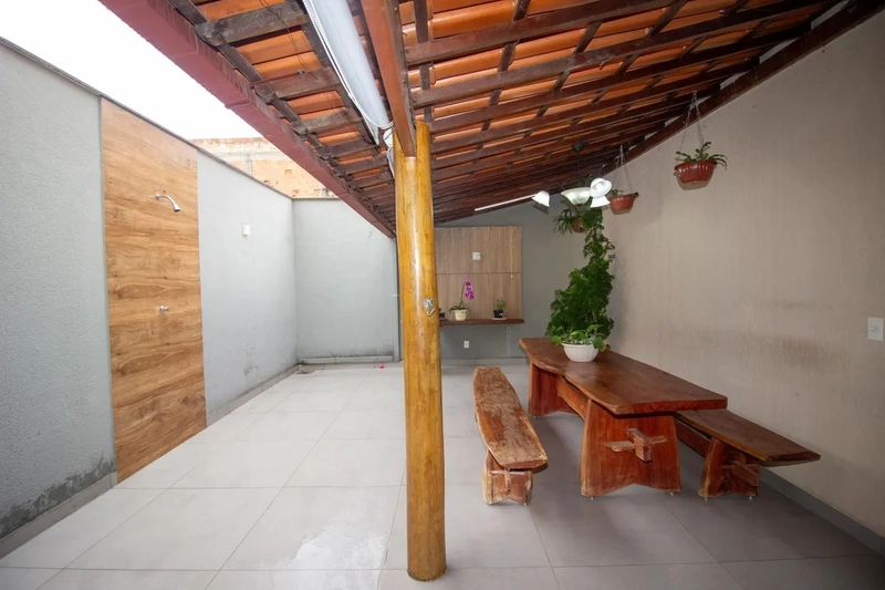 CASA À VENDA NO JARDIM LAGUNA: 3ª foto da galeria de imagens do imóvel