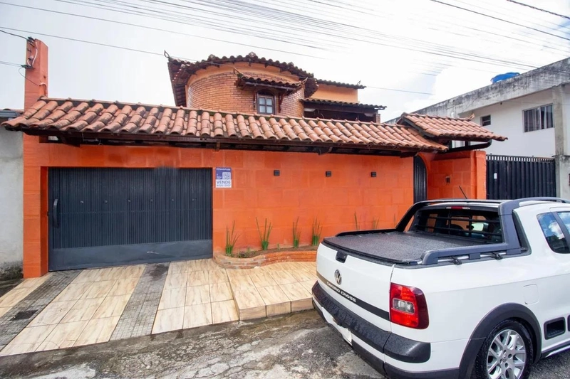 CASA À VENDA | 4 QUARTOS | 2 BANHEIROS | 4 VAGAS |: 1ª foto da galeria de imagens do imóvel