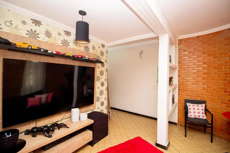 CASA À VENDA | 4 QUARTOS | 2 BANHEIROS | 4 VAGAS |: 3ª foto da galeria de imagens do imóvel
