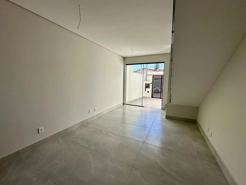 CASA GEMINADA INDIVIDUAL Á VENDA NO PLANALTO | 02 SUÍTES | LAVABO |: 4ª foto da galeria de imagens do imóvel