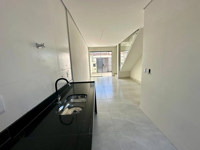 CASA GEMINADA INDIVIDUAL Á VENDA NO PLANALTO | 02 SUÍTES | LAVABO |: 9ª foto da galeria de imagens do imóvel
