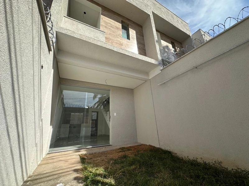 CASA GEMINADA INDIVIDUAL Á VENDA NO PLANALTO | 02 SUÍTES | LAVABO: 1ª foto da galeria de imagens do imóvel