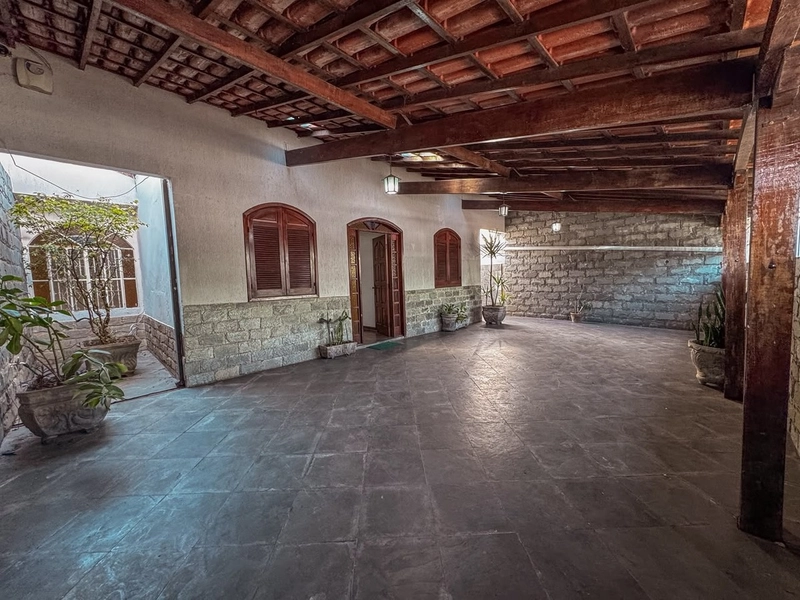 CASA RESIDENCIAL OU COMERCIAL Á VENDA NO SERRANO | 200M² LOTE: 2ª foto da galeria de imagens do imóvel